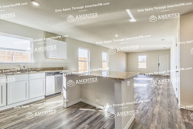 Foto del edificio - 7734 Florence Dr