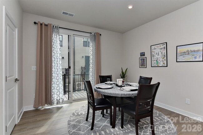 Foto del edificio - 421 Spearfield Ln