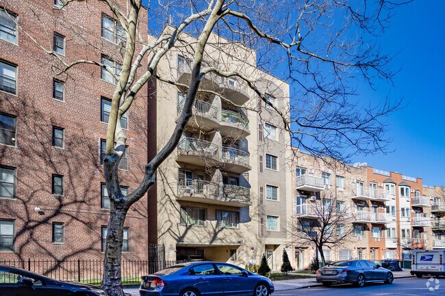 Building Photo - 141-29 Pershing Cres