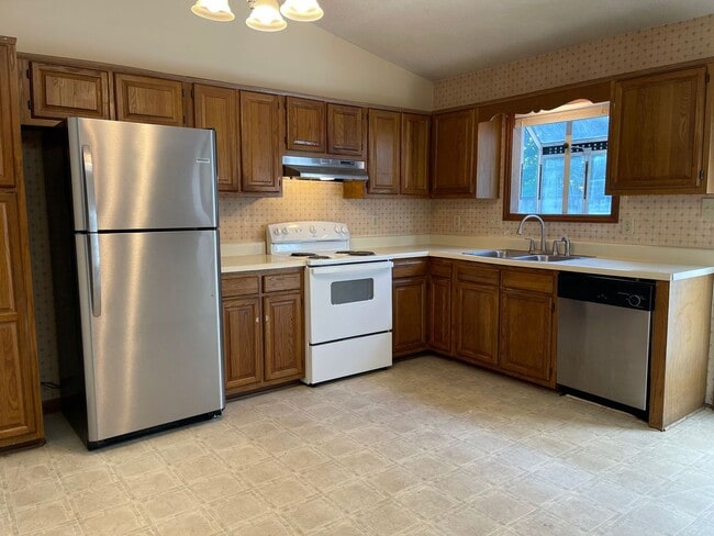 Building Photo - Nice 2 bedroom, 2 bath duplex