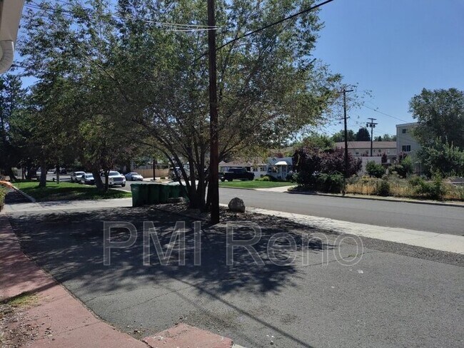 Foto del edificio - 1247 W 1st St
