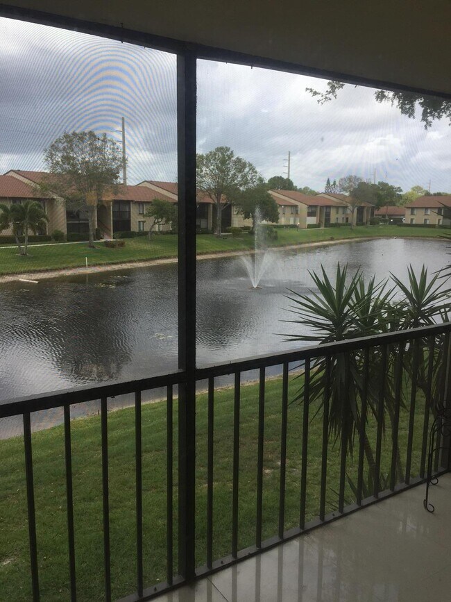 Foto del edificio - 728 Sunny Pine Way