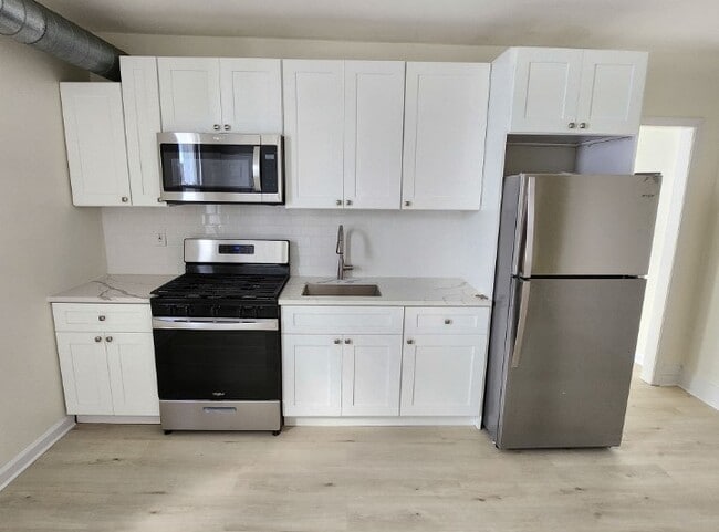 Building Photo - 348 W Queen Ln