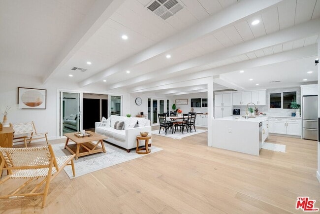 Foto del edificio - 6044 Atoll Ave