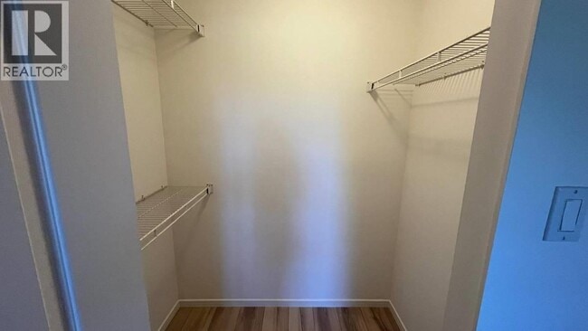 Photo du bâtiment - 8180 Jones Rd