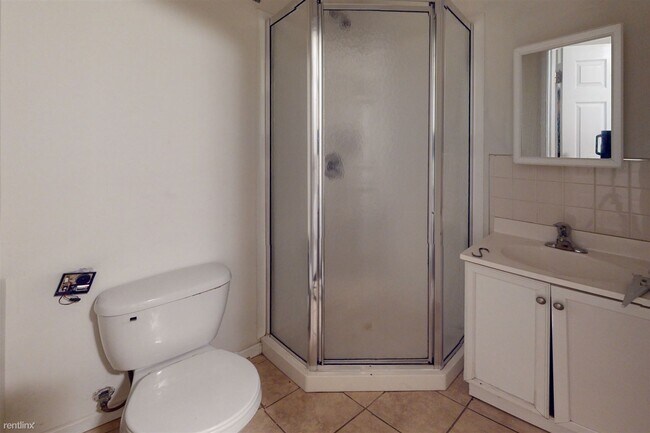 Foto del edificio - 5 br, 3 bath Triplex - 1813 N 17TH ST Unit A