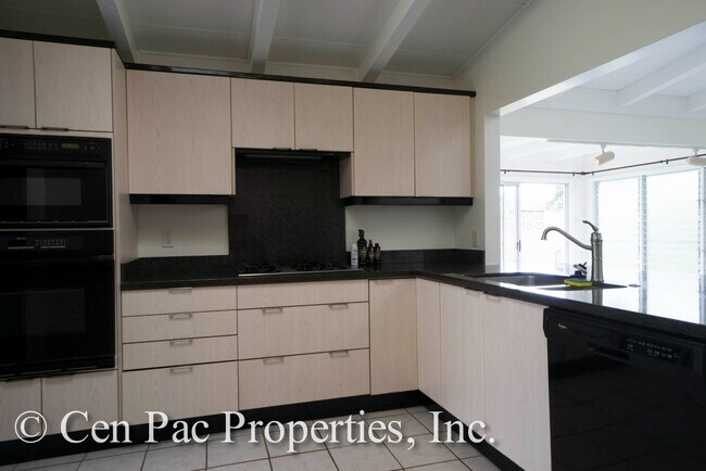 Foto del edificio - 3 Bed, 2 Bath House/Across the Street from...