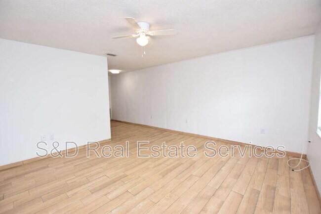 Foto del edificio - 613 Robin Rd