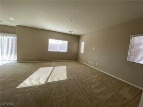 Building Photo - 8033 Ancient Oaks Ave