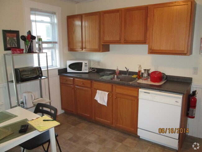 Building Photo - 69 Conwell Ave