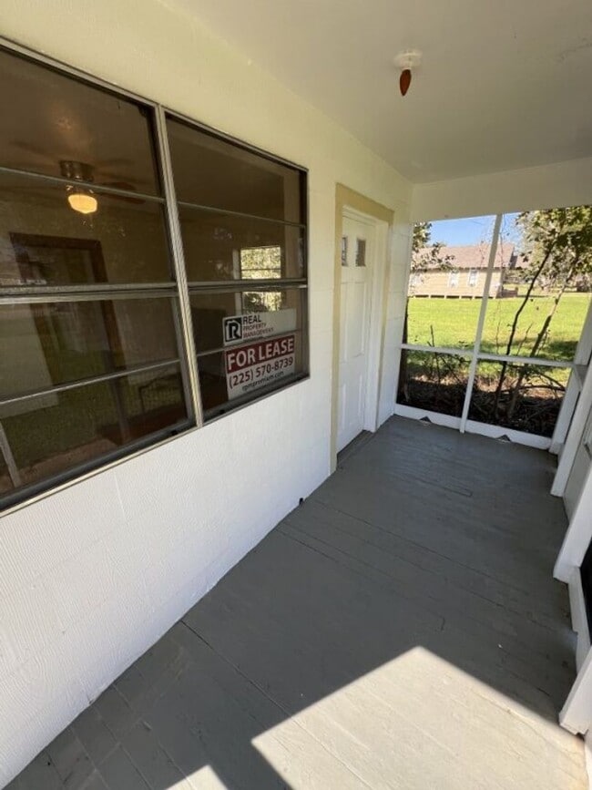 Foto del edificio - 2-Bedroom 1-Bath Home on Sunshine Rd!