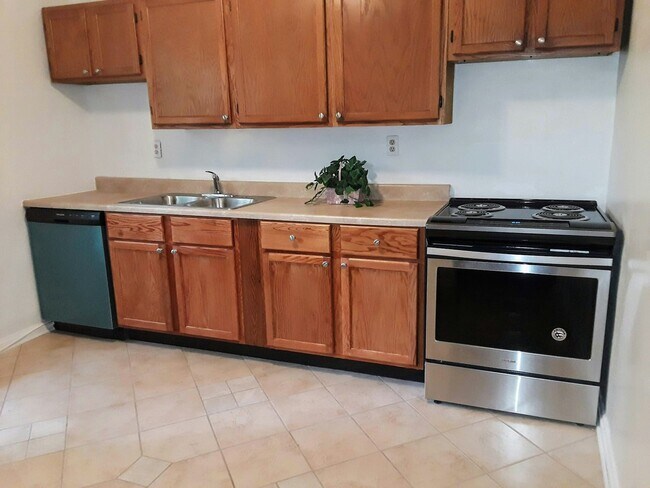 Building Photo - 5928 Belmont Ave