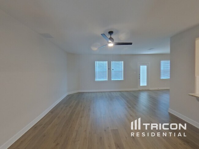 Building Photo - 1221 Bullock Dr