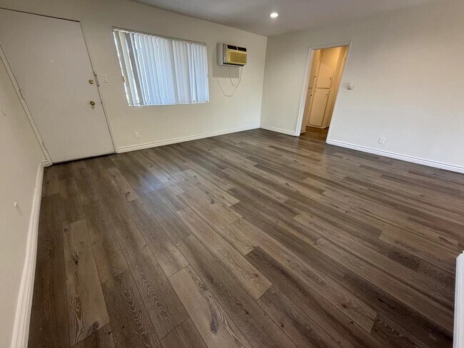 Foto del edificio - 536 N Sweetzer Ave