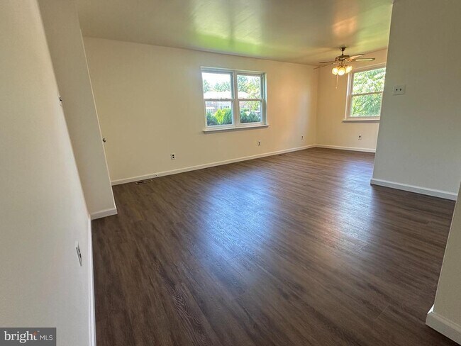 Building Photo - 5081 Defford Pl