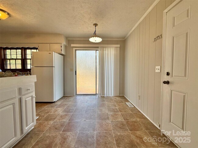 Foto del edificio - 1552 Airport Rd