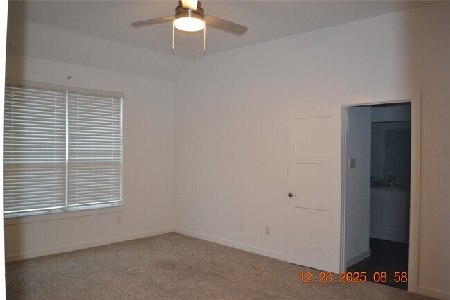 Foto del edificio - 1613 Sunbend Ln