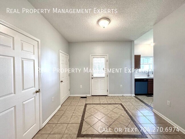 Building Photo - 507 Brookwood St