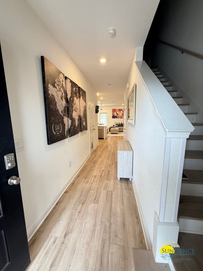 Building Photo - Charming End-Unit Townhome Near Destin Harbor & Crab Island!