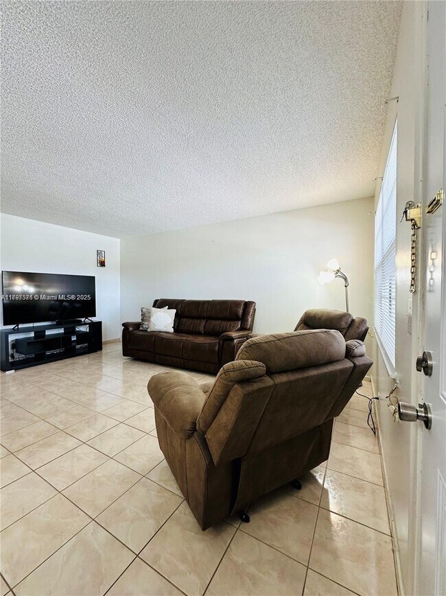 Building Photo - 551 SW 135th Ave