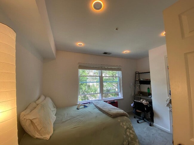 Building Photo - 1327 Belmont St NW