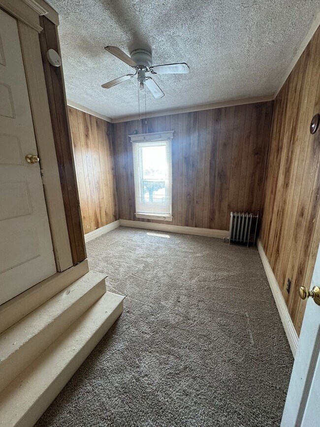 Foto del edificio - 4 Bedroom spacious Colonial, mins from Dow...