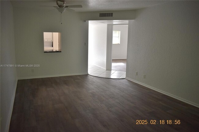 Building Photo - 7831 Colony Cir N