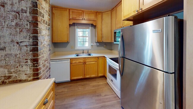 Building Photo - 4 Bedroom House for Rent!
