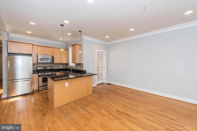 Building Photo - 1408 10th St NW