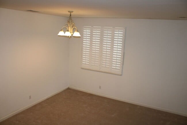 Building Photo - 524 Rosewood Ln