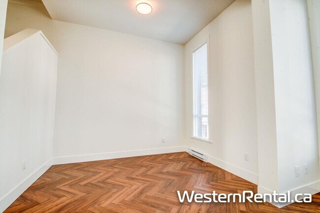 Photo du bâtiment - 15898-27 27 Ave
