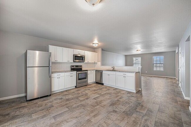 Building Photo - 204 Primrose Ln