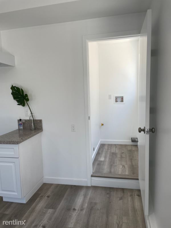 Building Photo - Studio, 1 bath House - 20206 Blythe St