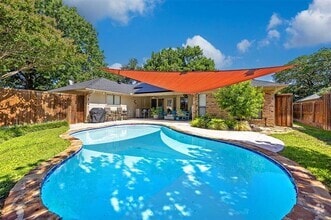 Building Photo - 2562 Primrose Dr