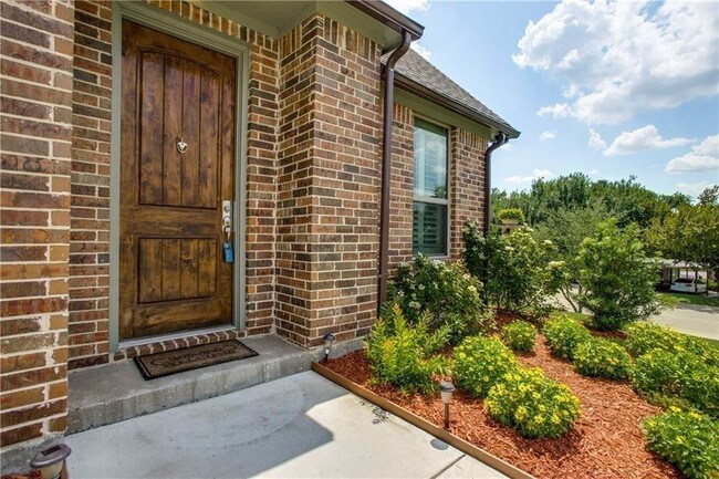 Building Photo - 5137 Curzon Ave