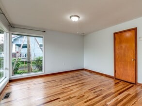 Building Photo - 4141 SE 80th Ave