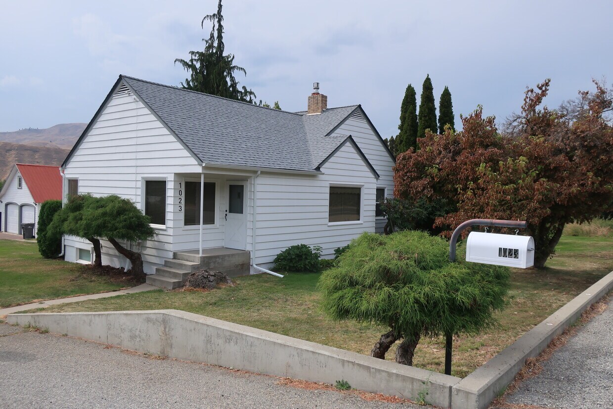 Primary Photo - 1023 Easy St