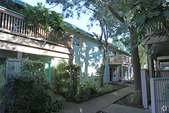 Building Photo - Villa Verde Apartments