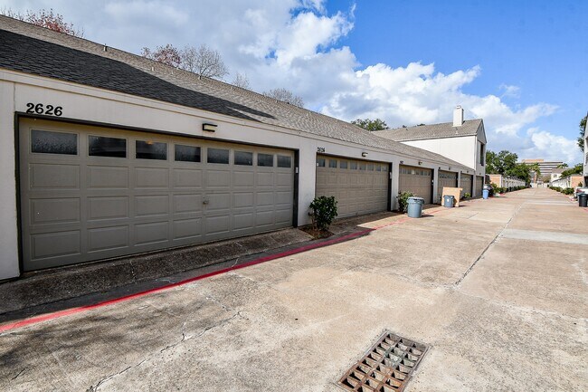 Foto del edificio - 2626 Bering Dr