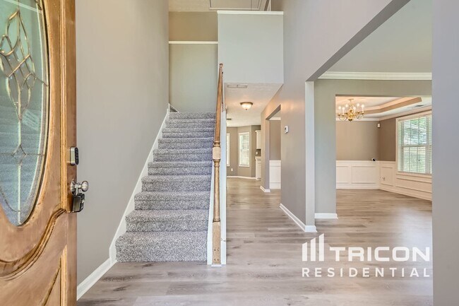 Building Photo - 670 Georgian Hills Dr