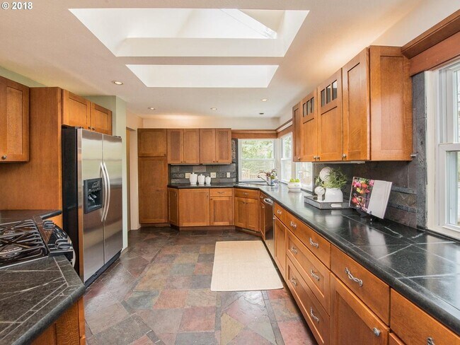 Foto del edificio - 6400 SW Vermont St
