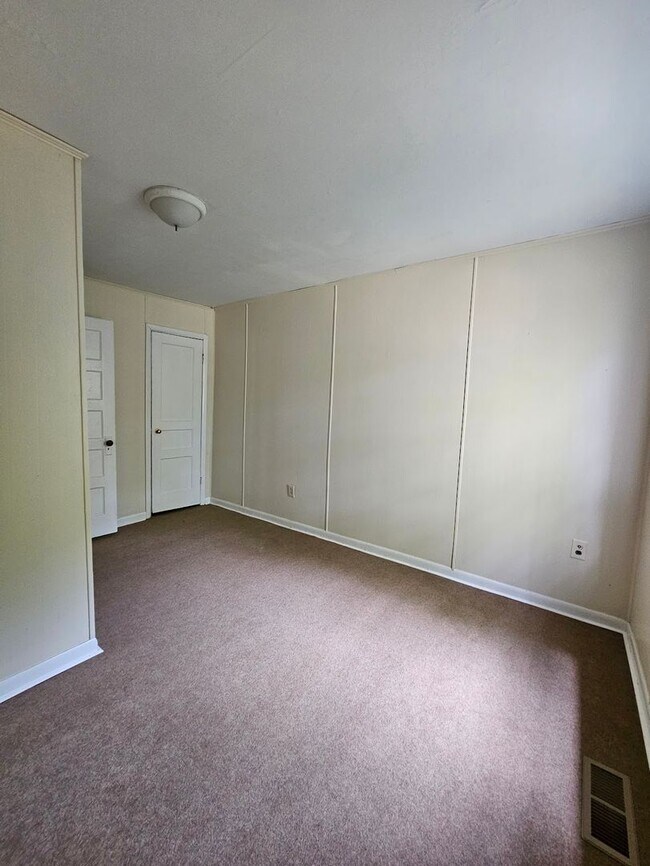Foto del edificio - 4 bedroom/2 bathroom house in Florence, ju...