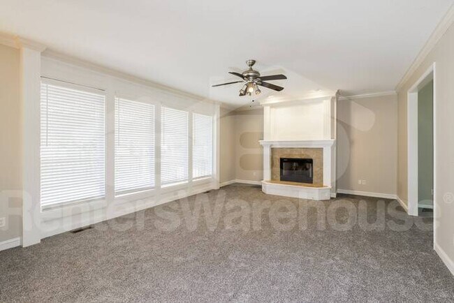 Foto del edificio - 4bd / 4bth Home in Shawnee