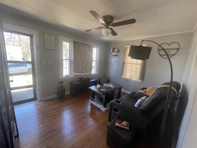 Building Photo - 1901 Cherry St