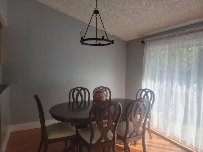 Foto del edificio - Beautiful 4 Bedroom 2 Bathroom Granada Hills Home Ready for Move In!