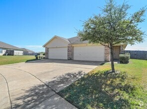 Building Photo - 468 Brookbank Dr