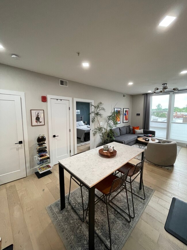 Foto del edificio - 1028 Bladensburg Rd NE