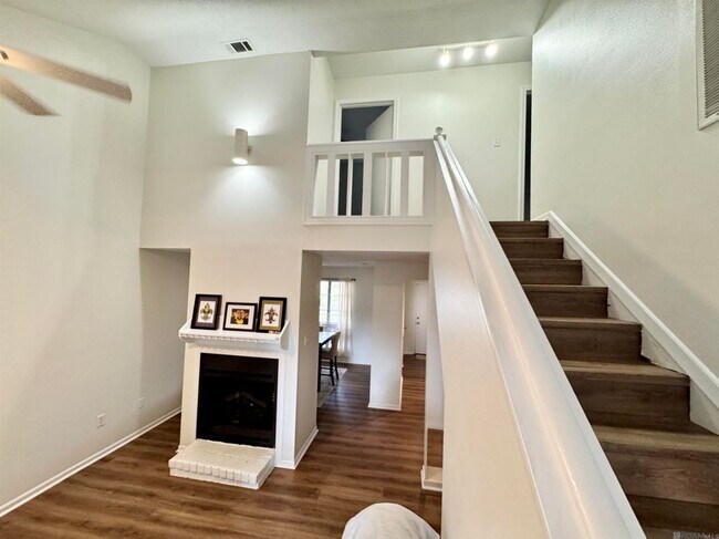 Foto del edificio - 1732 Manor Oak Dr