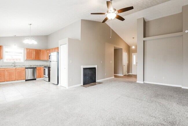 Foto del edificio - 748 Hollowood Ln