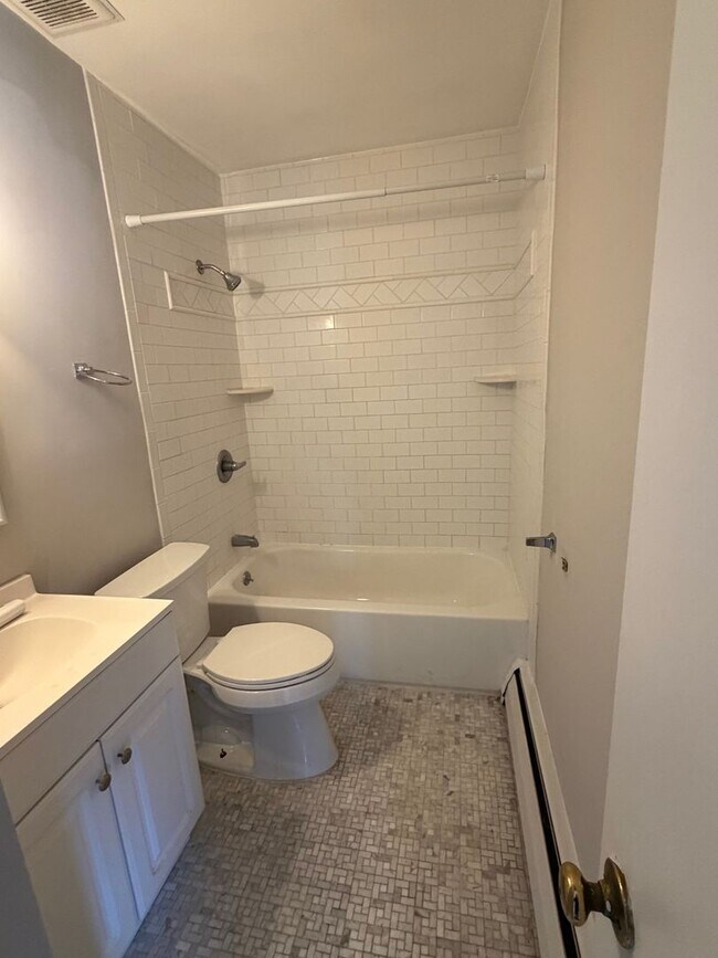 Foto del edificio - 1 Bed/1 Bath Apt in Lansdale - Walk to Regional Rail & Shopping / Dining